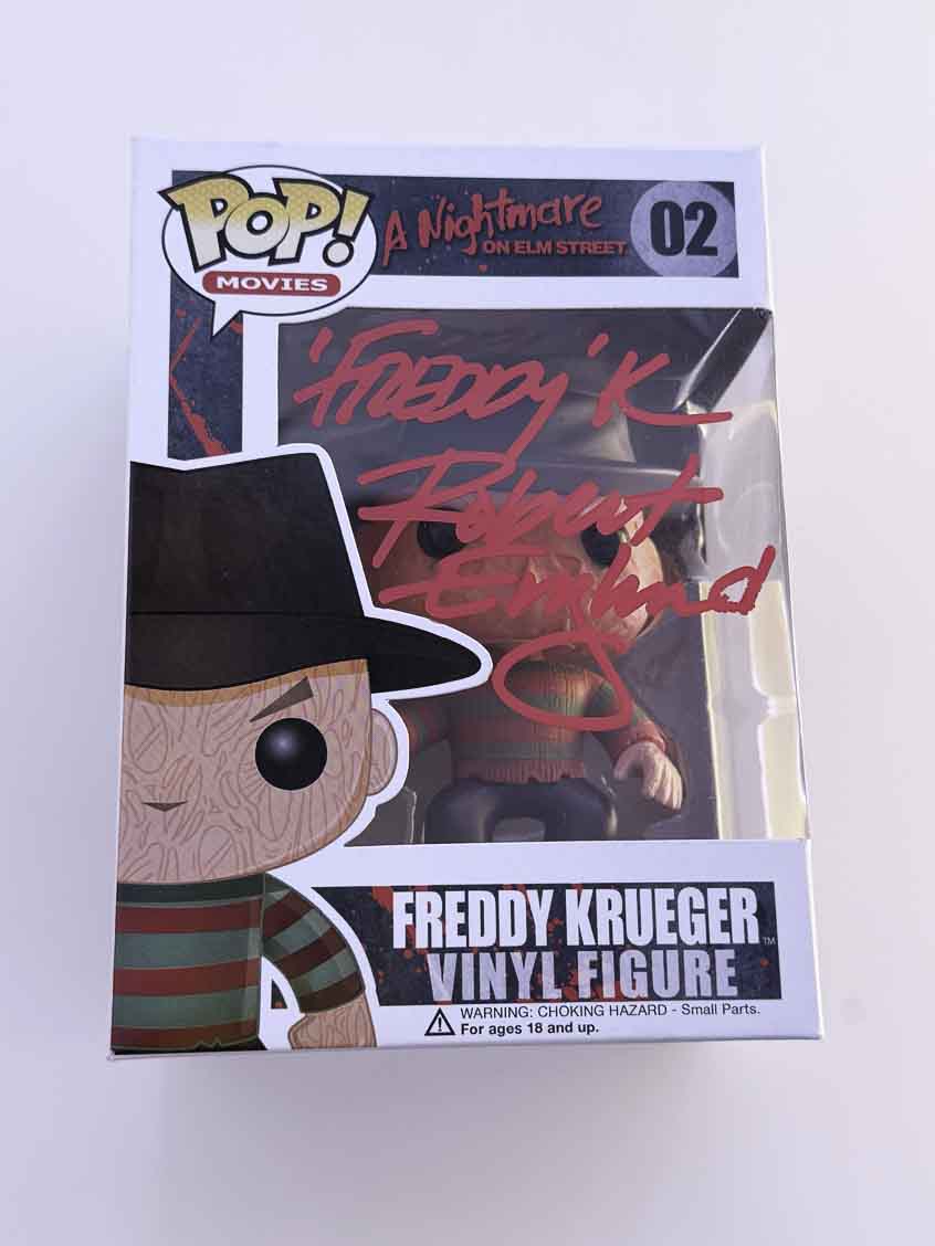 Robert Englund aka Freddy Krueger original Autogramm mit Charakter Name auf A Nightmare on Elm Street Funko Pop 02 - rot