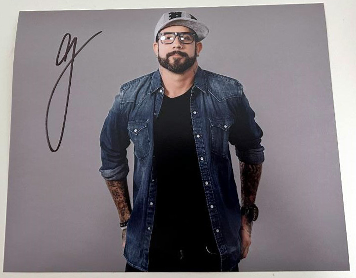 AJ McLean original Autogramm auf 20x25 Backstreet Boys Foto