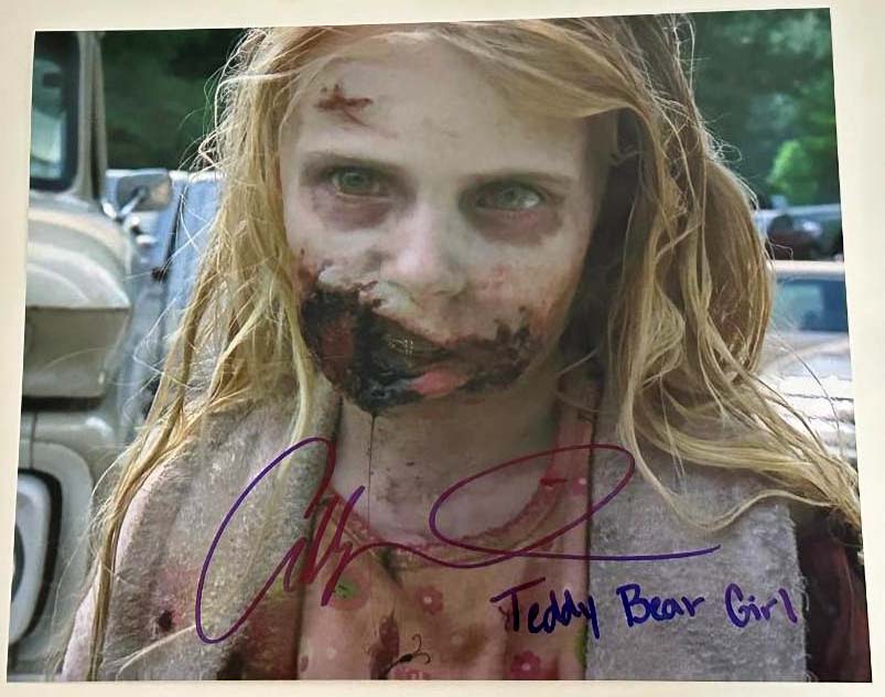 Addy Miller original Autogramm auf 20x25 Walking Dead Foto