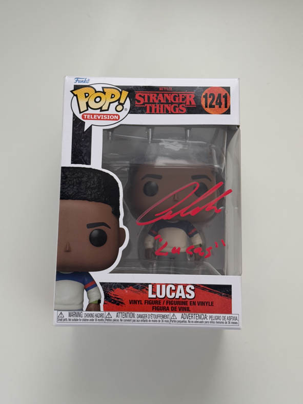 Caleb McLaughlin aka Lucas original Autogramm mit Charaktername auf Stranger Things Funko Pop 1241 - rot 