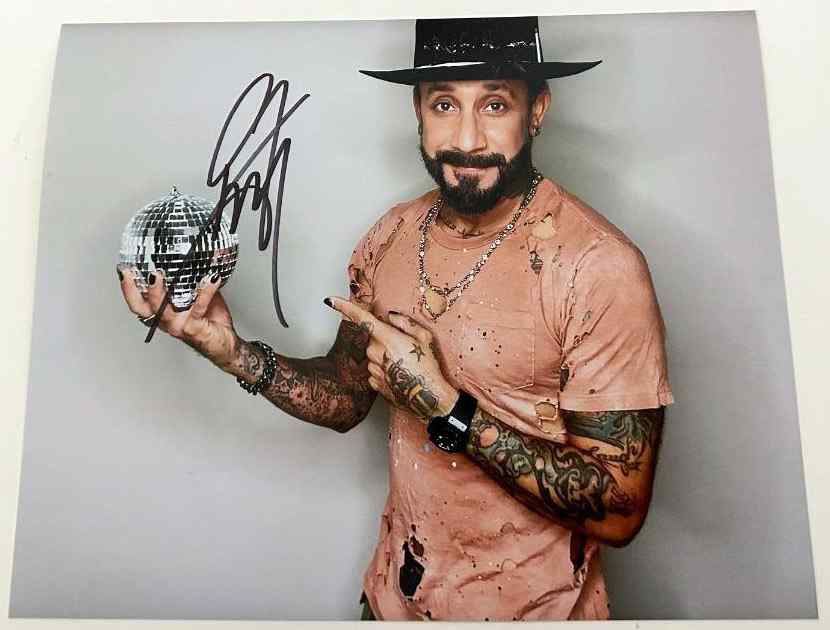 AJ McLean original Autogramm auf 20x25 Backstreet Boys Foto