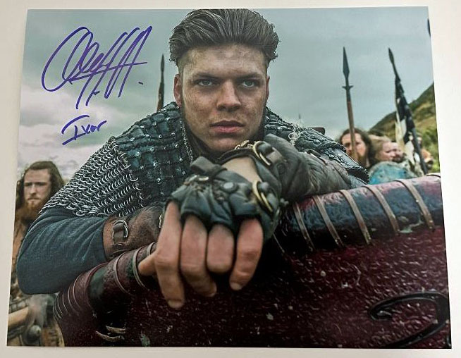 Alex Hogh Andersen - Ivar der Knochenlose original Autogramm auf 20x25 Foto VIKINGS