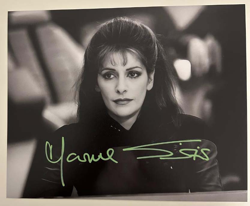 Marina Sirtis aka Deanna Troi original Autogramm auf 20x25 Star Trek Foto 