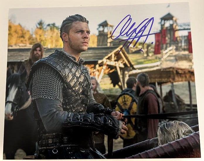 Alex Hogh Andersen - Ivar der Knochenlose original Autogramm auf 20x25 Foto VIKINGS