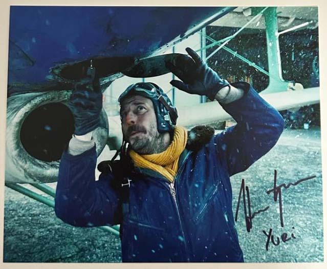 Nikola Djuricko aka Yuri original Autogramm auf 20x25 Stranger Things Foto