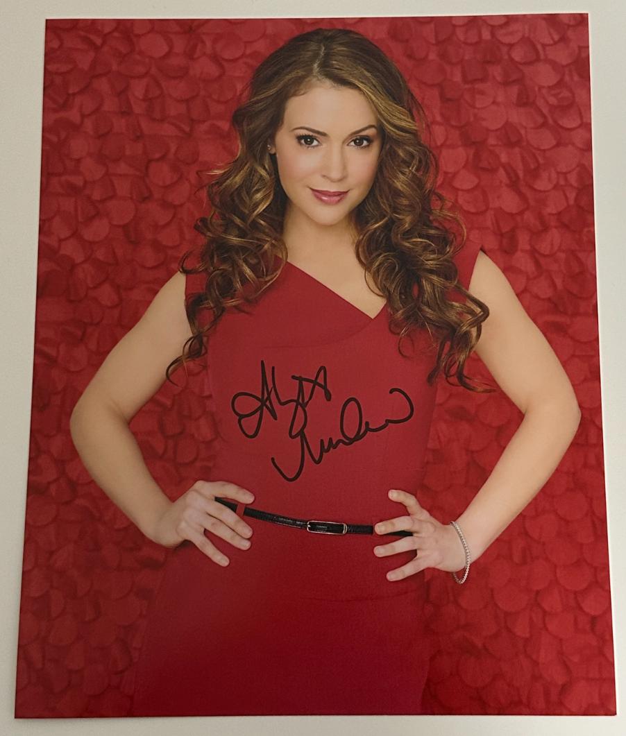Alyssa Milano original Autogramm auf 20x25 Foto