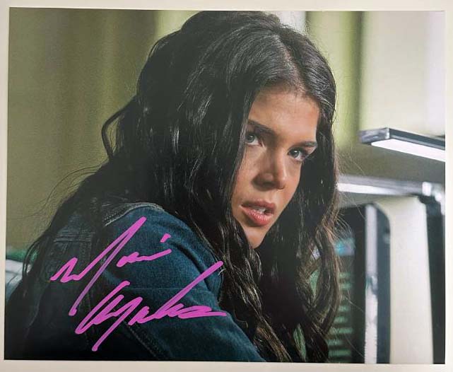 Marie Avgeropoulos aka Octavia original autograph on 8x10 The 100 photo