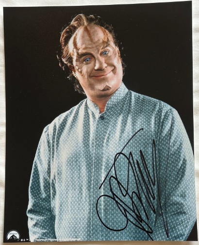 George Chakiris original Autogramm auf 20x25 Star Trek Foto  