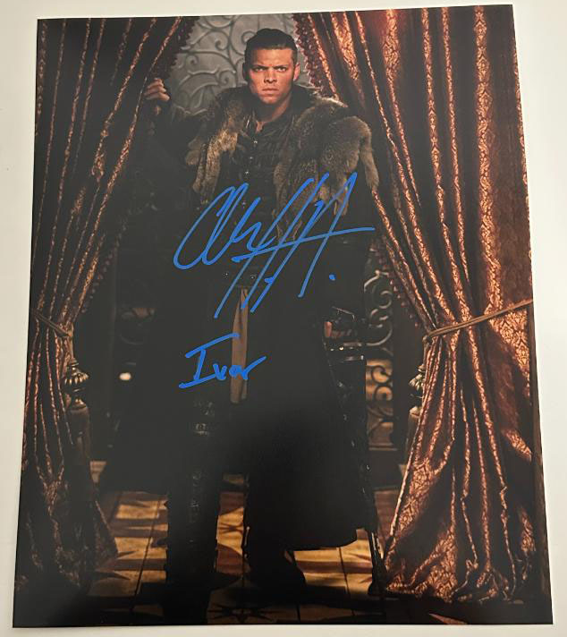 Alex Hogh Andersen - Ivar der Knochenlose original Autogramm auf 20x25 Foto VIKINGS