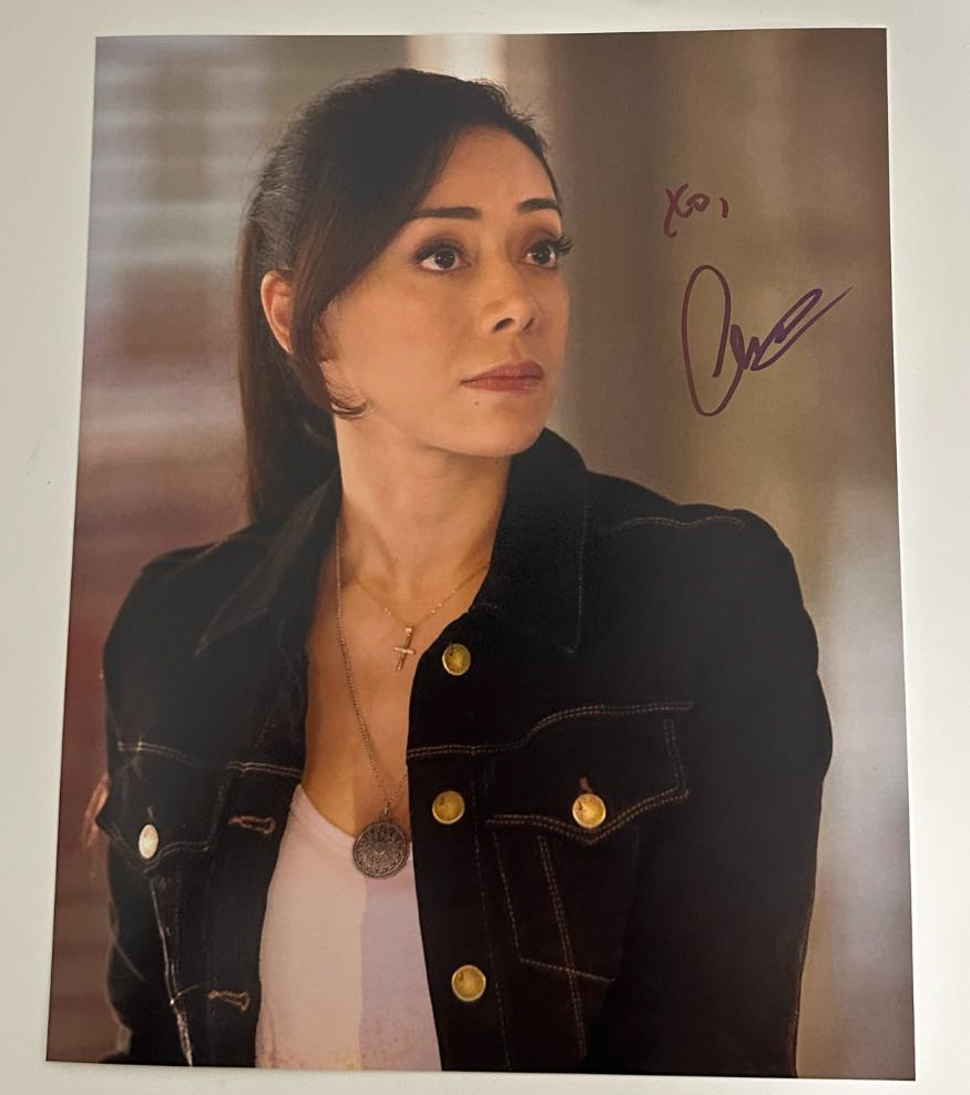 Aimee Garcia original Autogramm auf 20x25 Lucifer Foto      