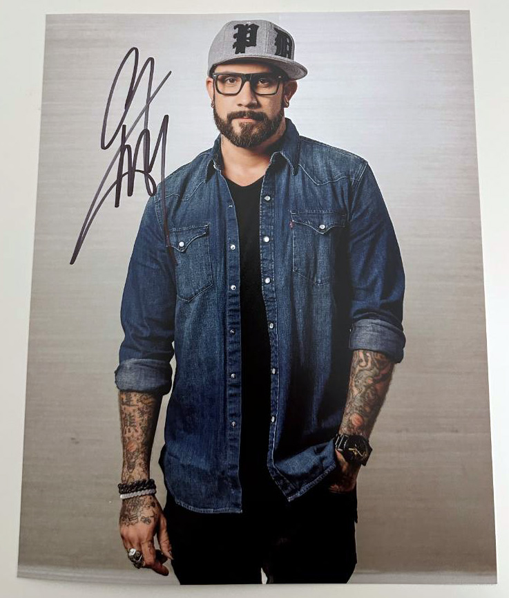 AJ McLean original Autogramm auf 20x25 Backstreet Boys Foto