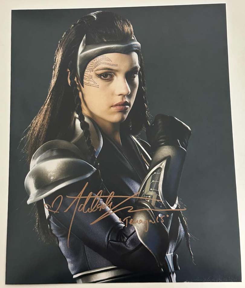 Adelaide Kane original Autogramm auf 20x25 Foto