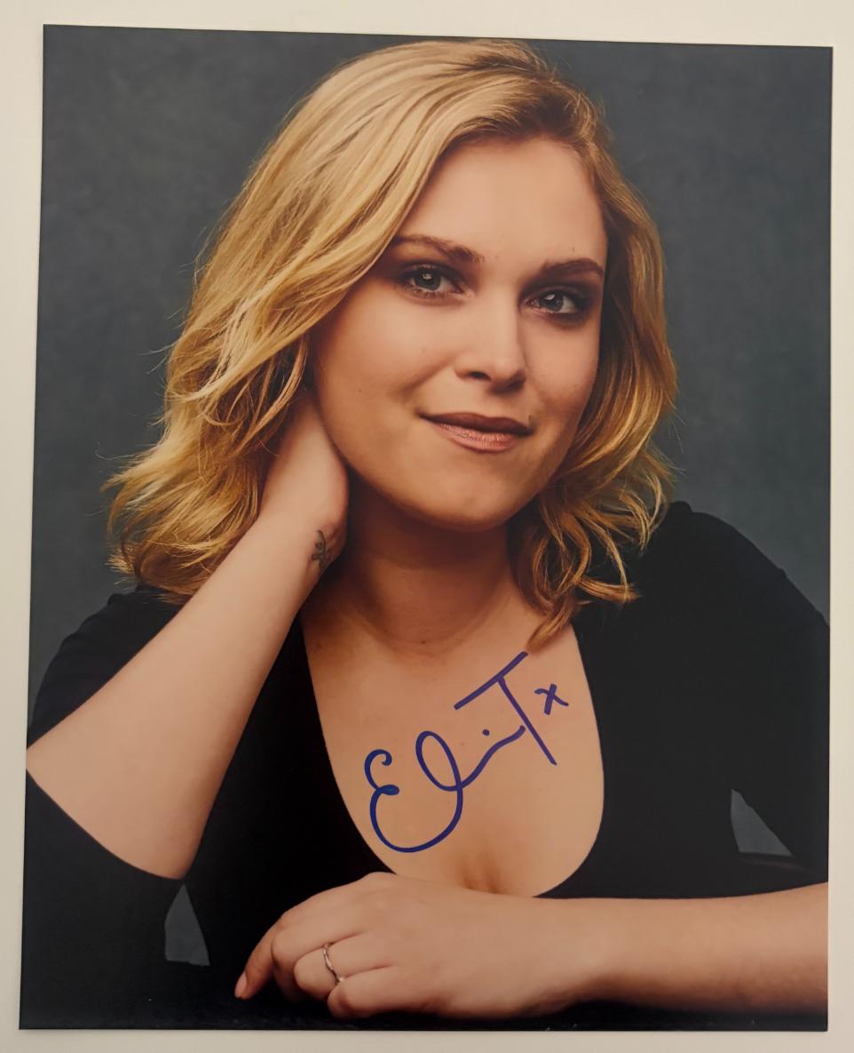 Eliza Taylor original Autogramm auf 20x25 Sexy Foto        