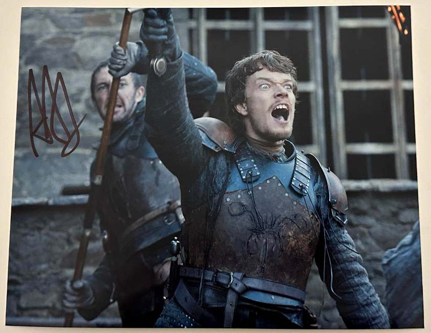 Alfie Allen original autograph on 8x10 Game of Thrones photo