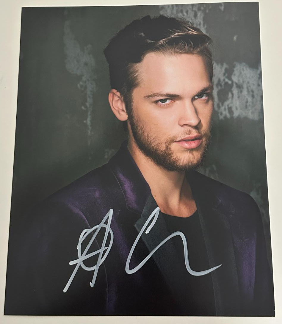 Alexander Calvert aka Jack original Autogramm auf 20x25 Supernatural Foto