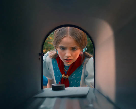 Nell Fisher Motiv 10 - Autogrammservice German Stranger Con 2026