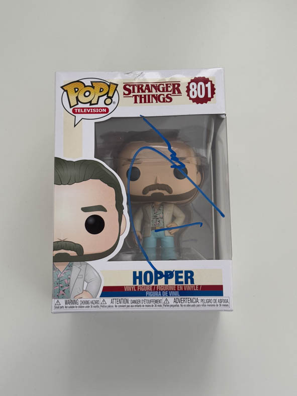 David Harbour aka Hopper original Autogramm auf Stranger Things Funko Pop 801 - blau