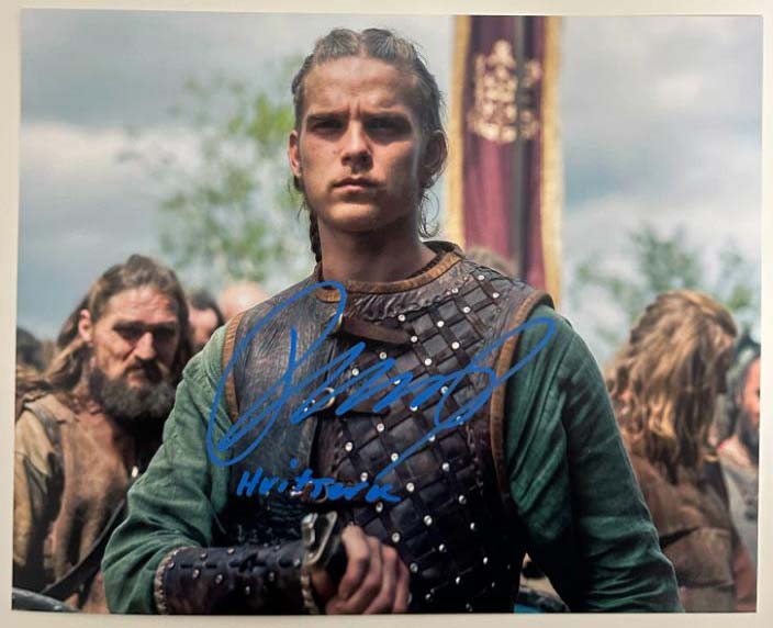 Marco Ilso aka Hvitserk original Autogramm auf 20x25 Vikings Foto