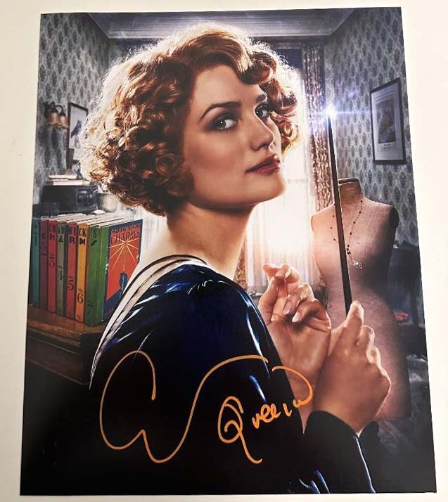 Alison Sudol aka Queenie original Autogramm auf 20x25 Phantastische Tierwesen Foto
