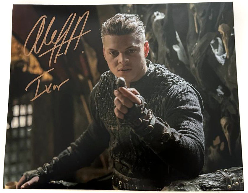 Alex Hogh Andersen - Ivar der Knochenlose original Autogramm auf 20x25 Foto VIKINGS