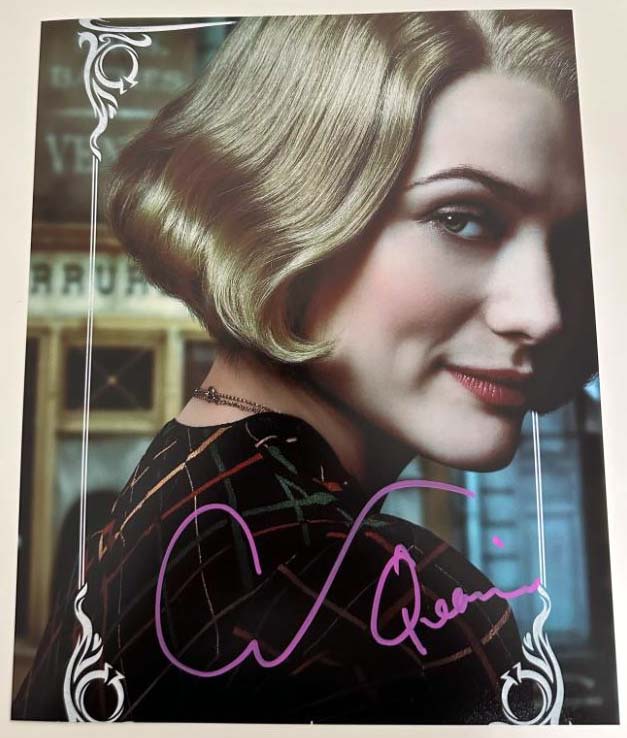 Alison Sudol aka Queenie original Autogramm auf 20x25 Phantastische Tierwesen Foto