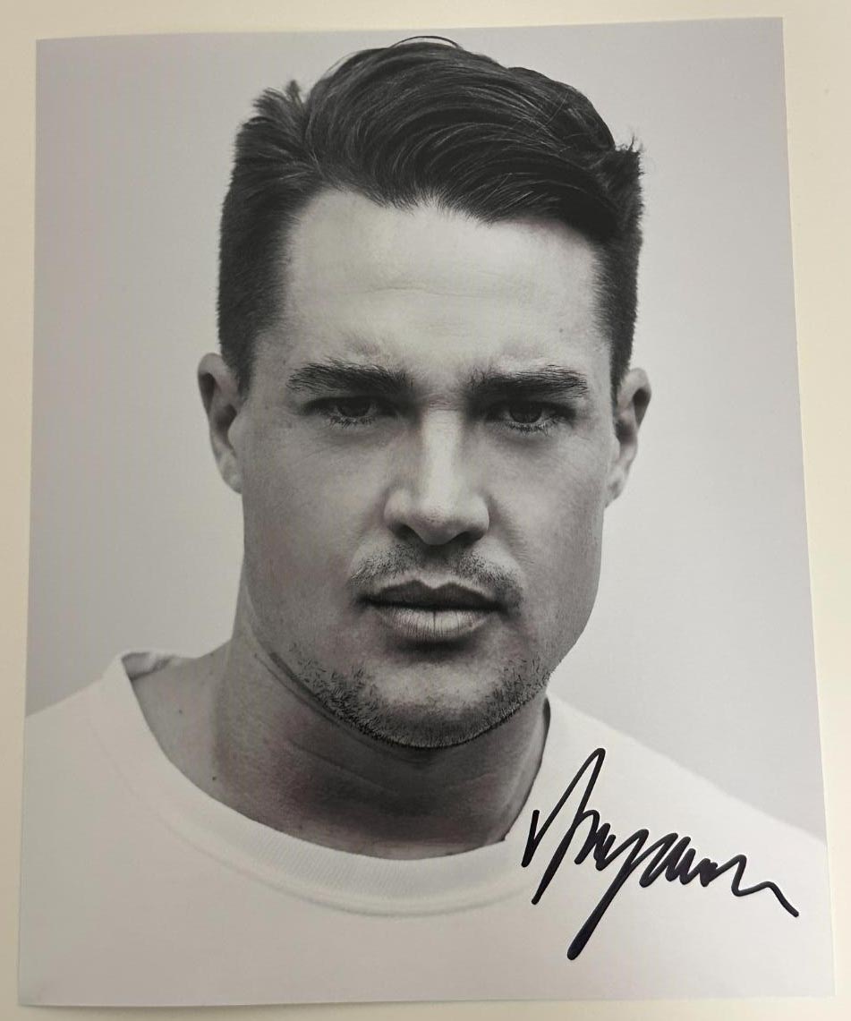 Alexander Dreymon aka Uhtred original Autogramm auf 20x25 The Last Kingdom Foto