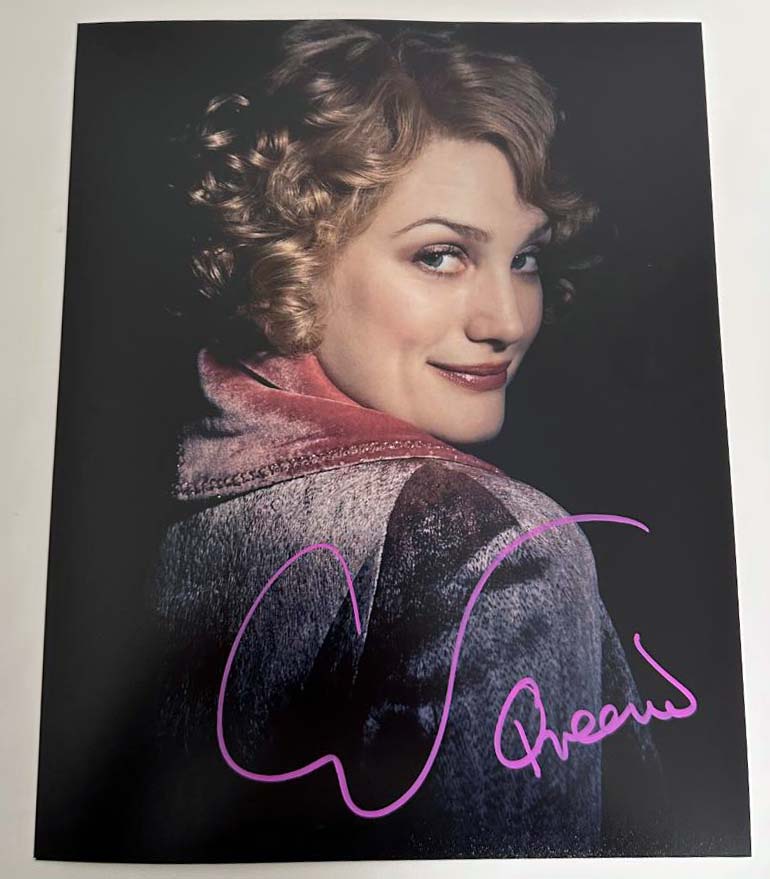 Alison Sudol aka Queenie original Autogramm auf 20x25 Phantastische Tierwesen Foto