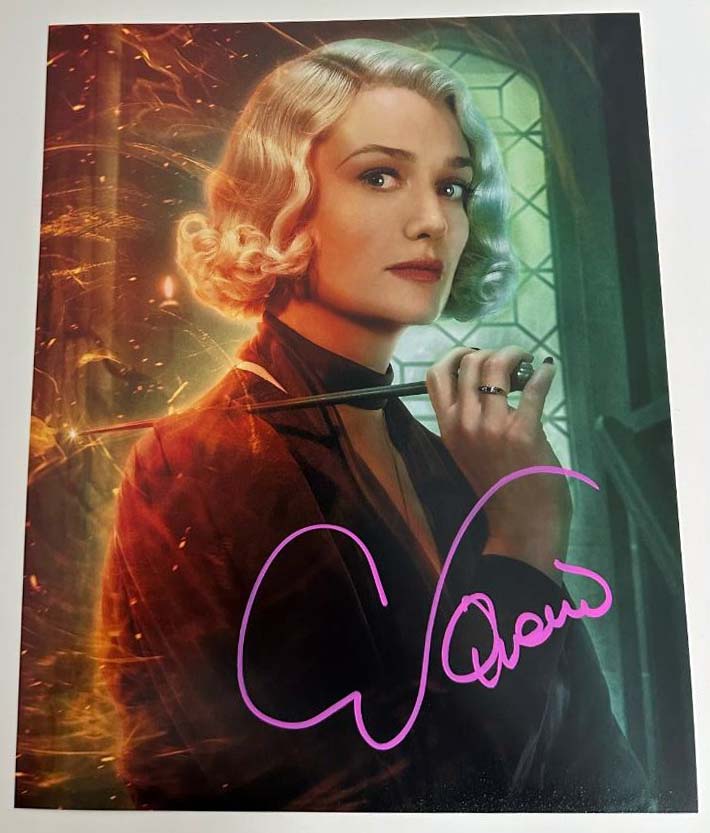 Alison Sudol aka Queenie original Autogramm auf 20x25 Phantastische Tierwesen Foto