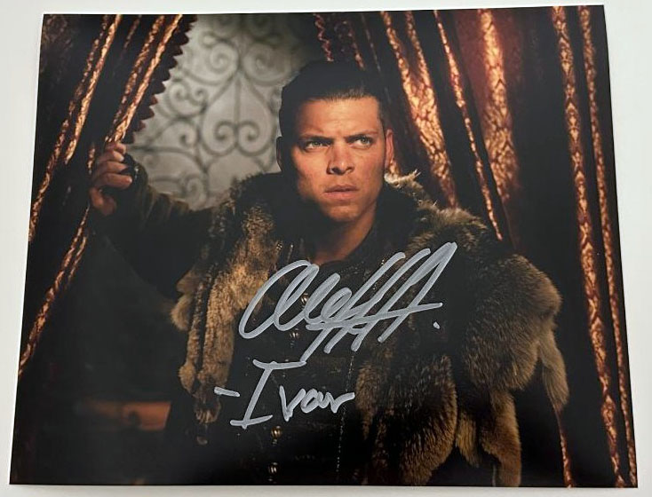 Alex Hogh Andersen - Ivar der Knochenlose original Autogramm auf 20x25 Foto VIKINGS