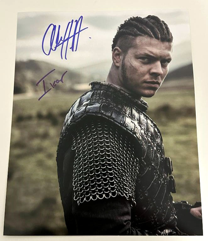 Alex Hogh Andersen - Ivar der Knochenlose original Autogramm auf 20x25 Foto VIKINGS