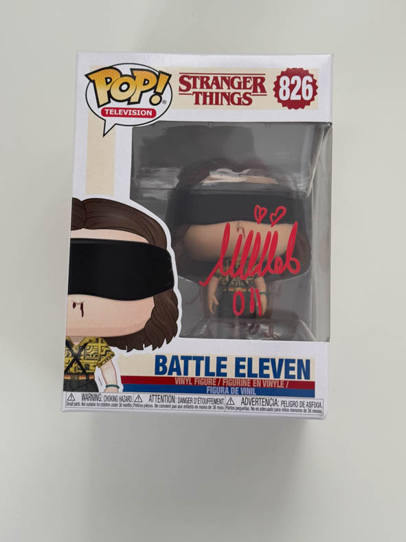 Millie Bobby Brown aka Eleven original Autogramm mit Charaktername auf Stranger Things Funko Pop 826 - rot