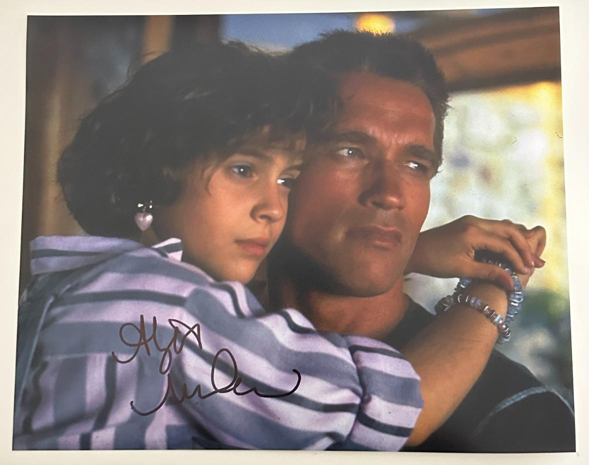 Alyssa Milano original Autogramm auf 20x25 Foto