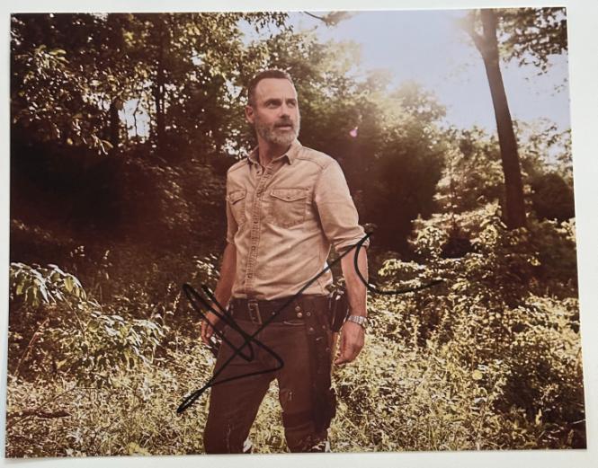 Andrew Lincoln aka Rick Grimes original Autogramm auf 20x25 Walking Dead Foto