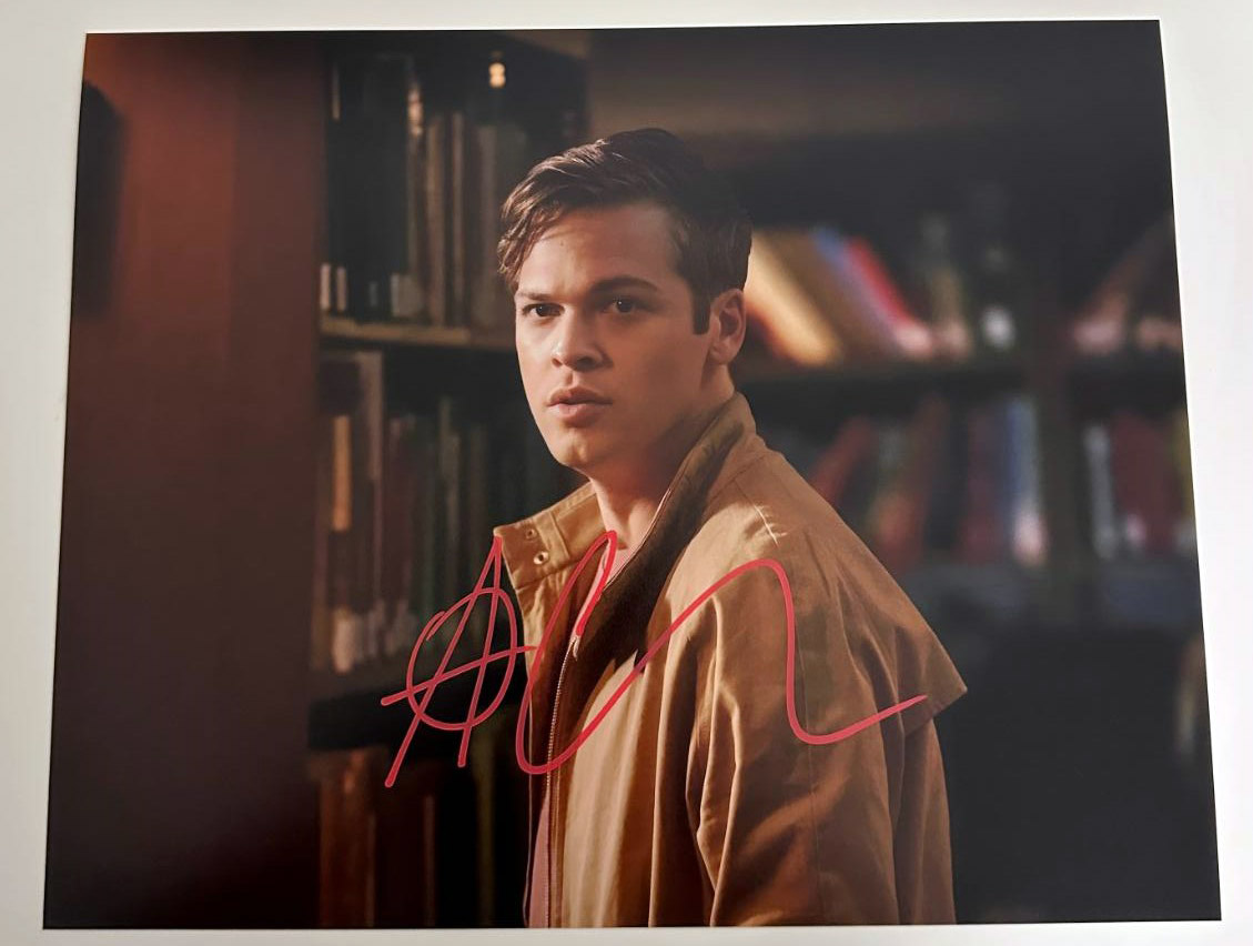 Alexander Calvert aka Jack original Autogramm auf 20x25 Supernatural Foto