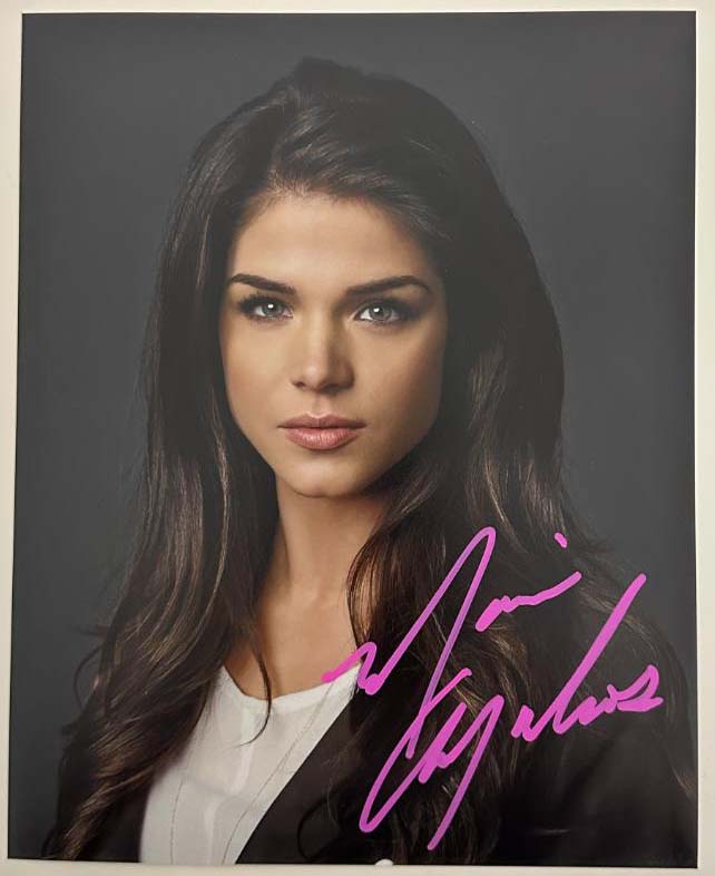 Marie Avgeropoulos aka Octavia original autograph on 8x10 The 100 photo