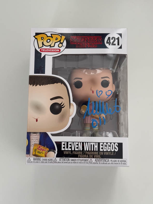 Millie Bobby Brown aka Eleven original Autogramm mit Charaktername auf Stranger Things Funko Pop 421 - blau