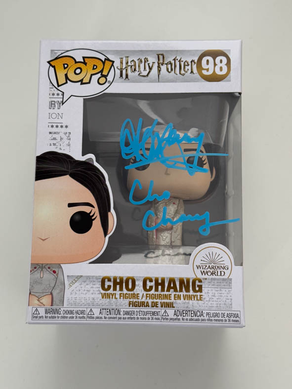 Katie Leung aka Cho Chang original Autogramm mit Charakter Name auf Harry Potter Funko Pop 98 - blau
