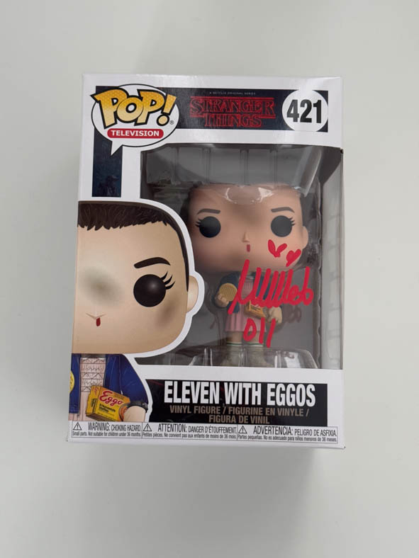 Millie Bobby Brown aka Eleven original Autogramm mit Charaktername auf Stranger Things Funko Pop 421 - rot