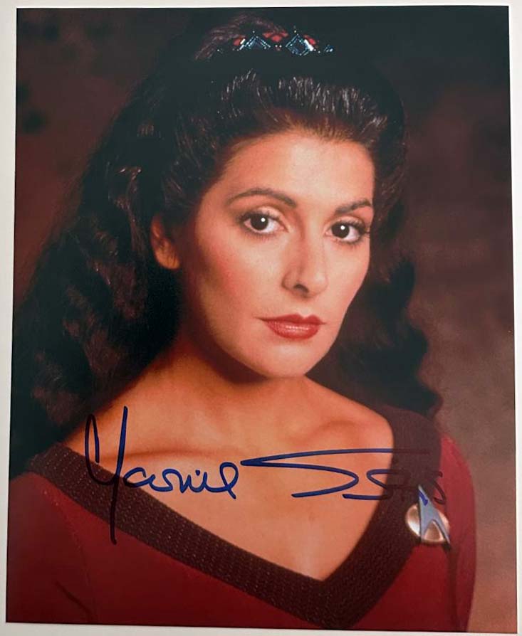 Marina Sirtis aka Deanna Troi original Autogramm auf 20x25 Star Trek Foto