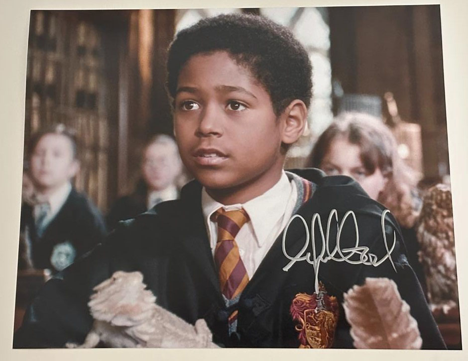 Alfred Enoch original Autogramm auf 20x25 Foto Harry Potter