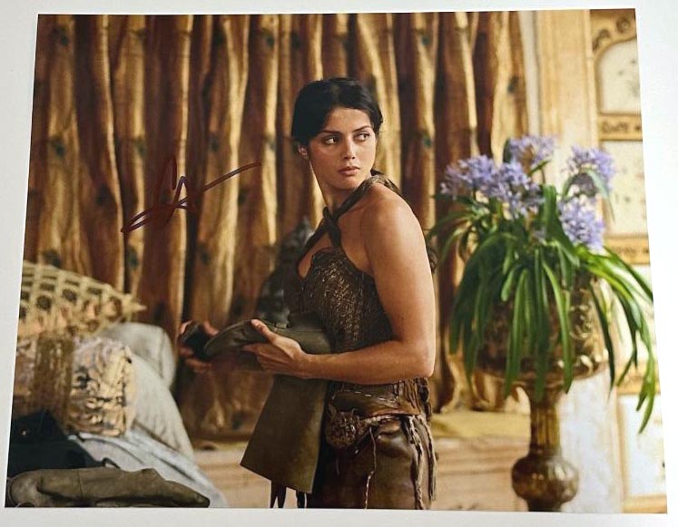 Amrita Acharia aka Irri original Autogramm auf 20x25 Game of Thrones Foto