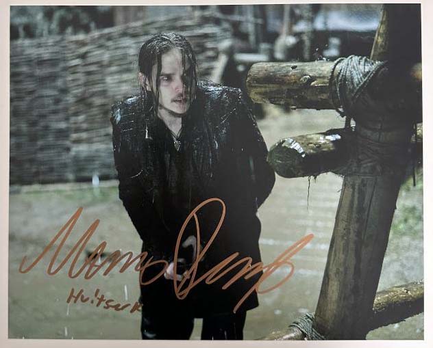 Marco Ilso aka Hvitserk original Autogramm auf 20x25 Vikings Foto