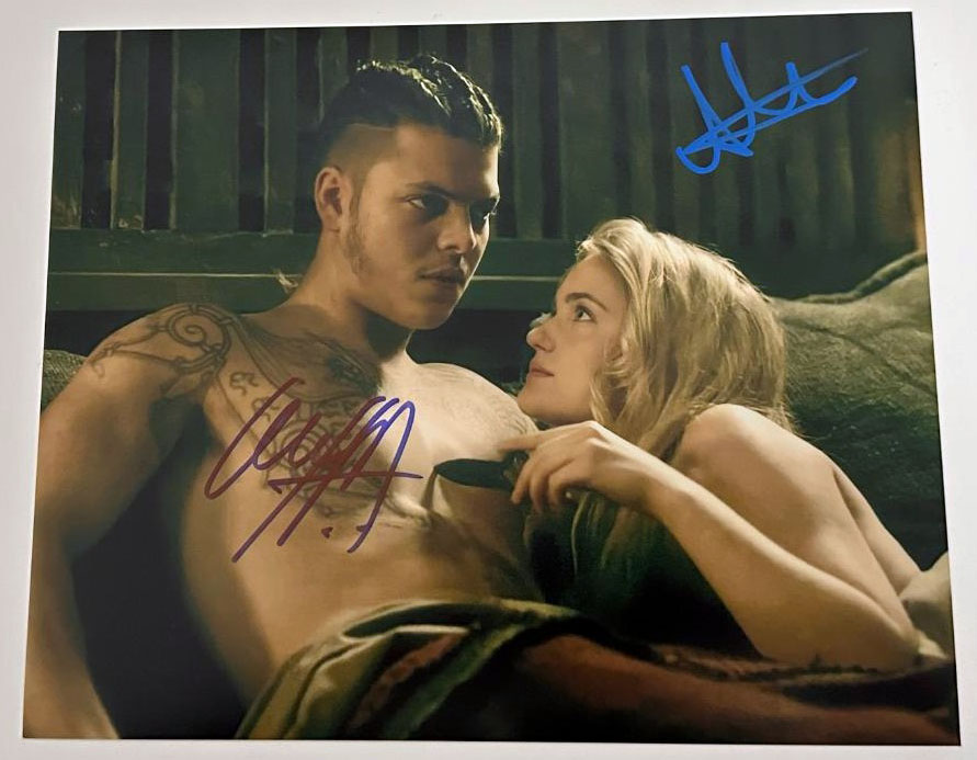 Alex Hogh Andersen & Alicia Agneson original Autogramm auf 20x25 Foto VIKINGS