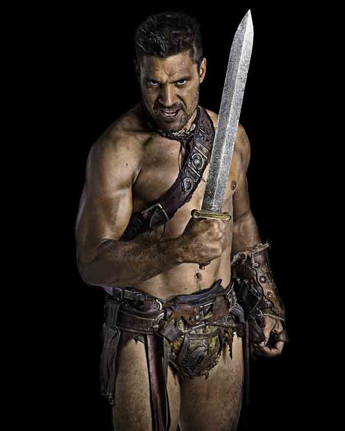 Manu Bennett Motiv 06 - Autogrammservice German Castle Con 2026