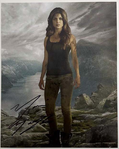 Marie Avgeropoulos aka Octavia original autograph on 8x10 The 100 photo