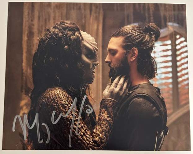 Mary Chieffo aka L'Rell original autograph on 8x10 Star Trek photo