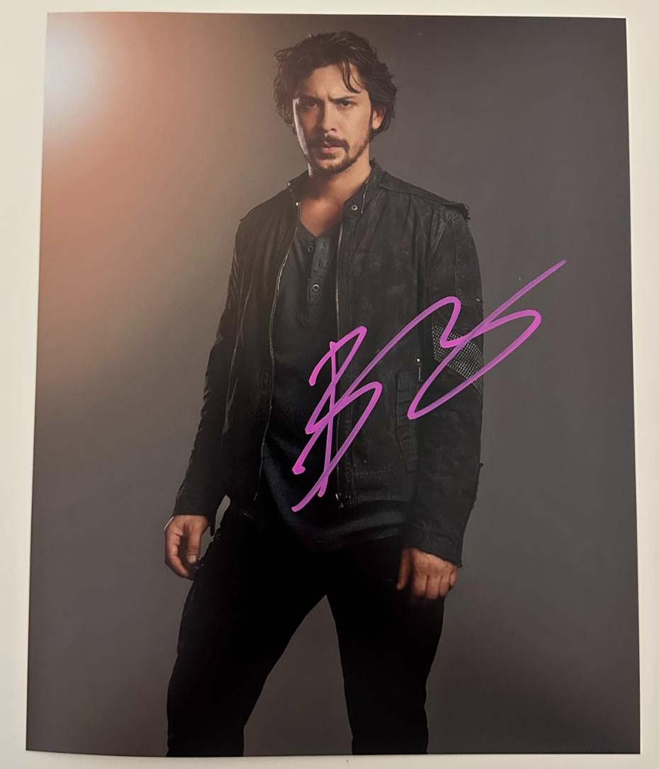 Bob Morley aka Bellamy Blake original autograph on 8x10 The 100 photo
