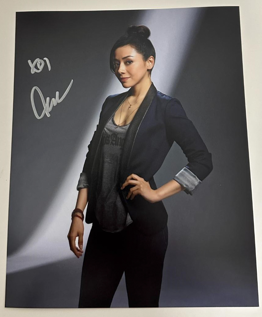 Aimee Garcia original Autogramm auf 20x25 Lucifer Foto      