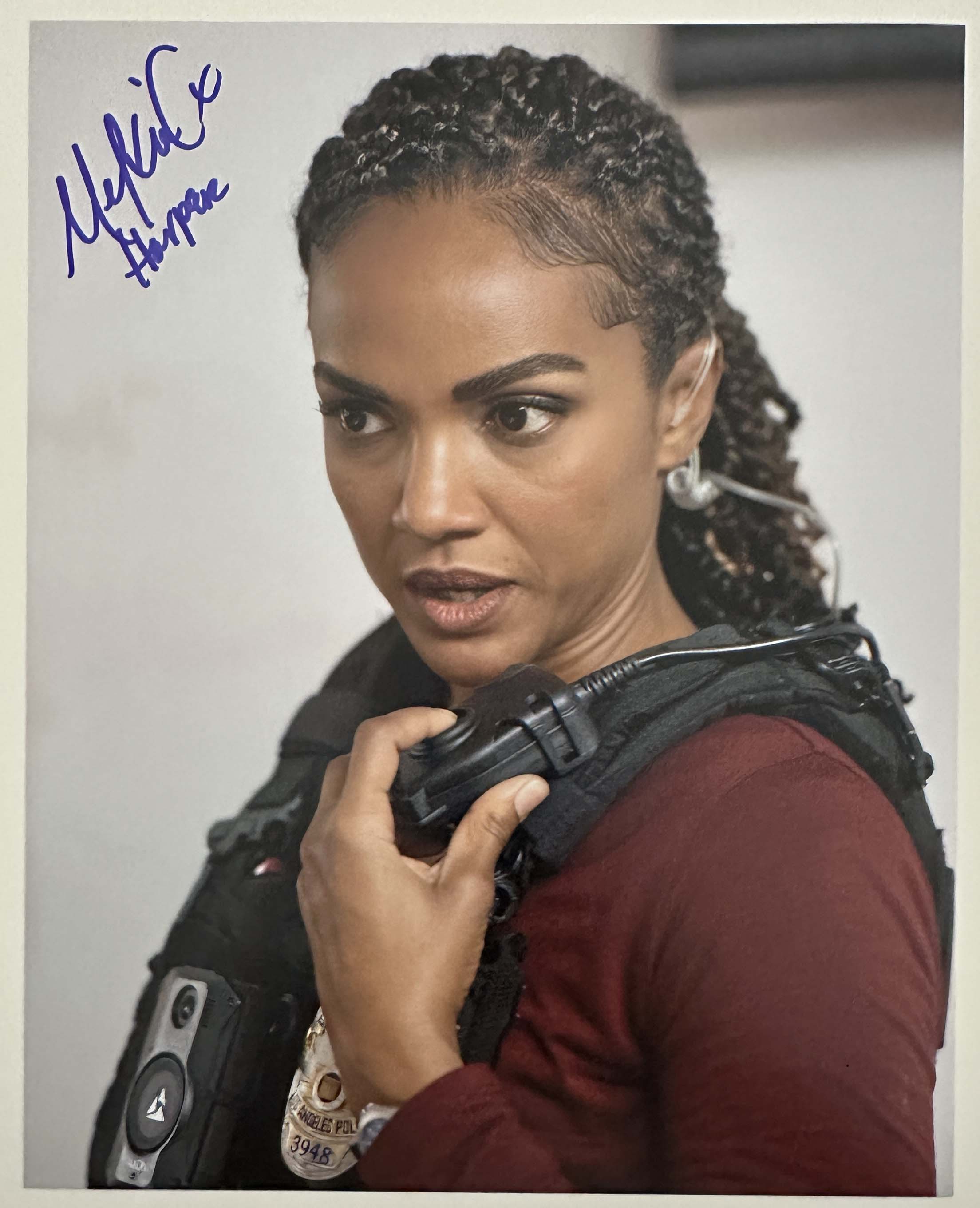 Mekia Cox aka Nyla Harper original Autogramm auf 20x25 The Rookie Foto