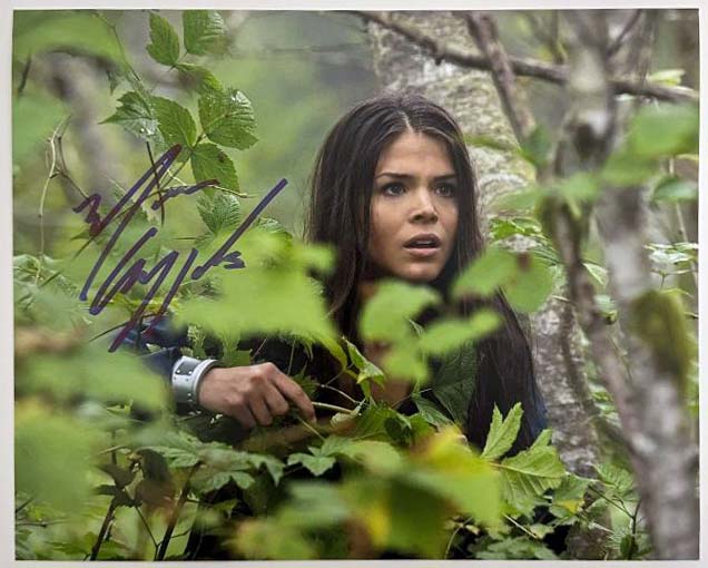 Marie Avgeropoulos aka Octavia original autograph on 8x10 The 100 photo